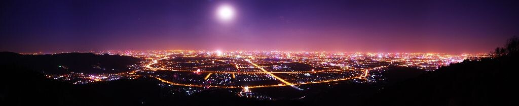 2016.2.22 丙申年正月十五 于北京西山森林公园鬼笑石<br />
ISO 100，10s，F 3.5，白平衡白色荧光灯，18mm，5张拼接，后期