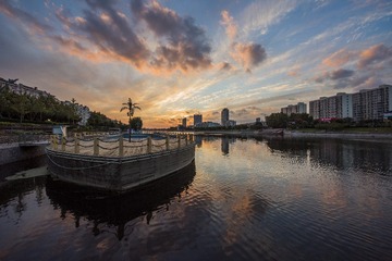 霞映潴河
