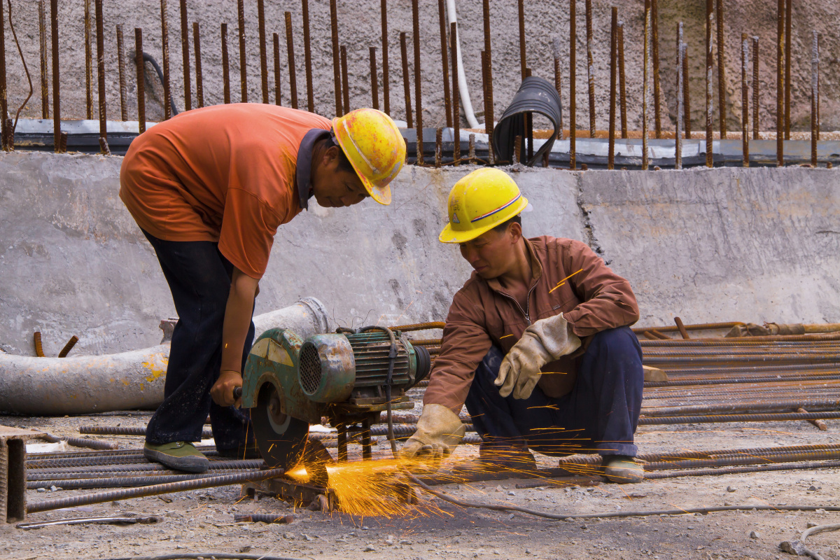 自强农民工高铁筑路人