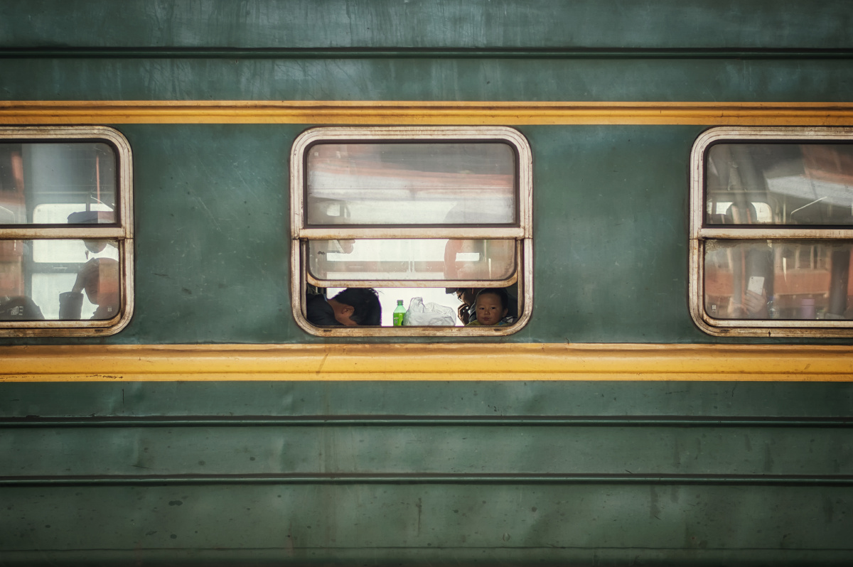 到达六盘水站下车后我找了半天,发现只有这节车厢正中间的车窗是打开