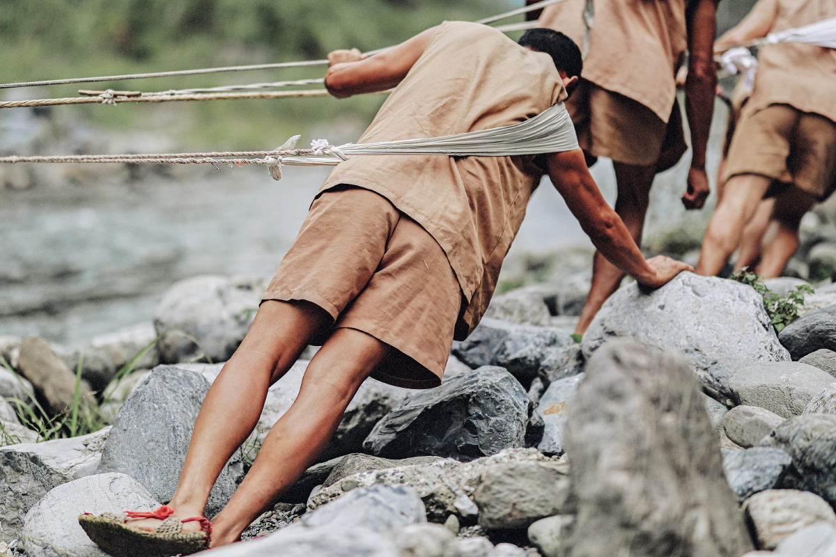逆流而上最后的纤夫
