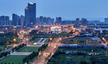 夜晚的成都东站