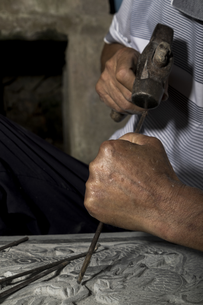 徽派石雕匠人 |西递 | 无刻不成屋,有刻斯为贵.