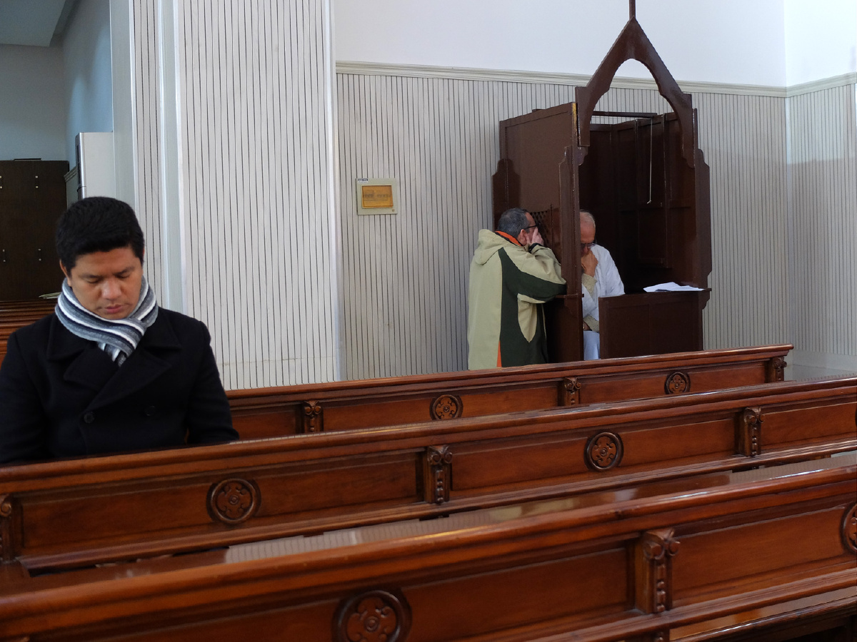  br />     年三十是周日,也是天主教的礼拜日,虔心的教徒们坚持前去