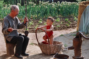 《爷爷小观众》 - -