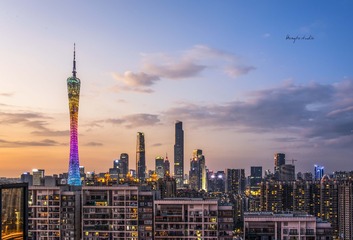 华灯初上