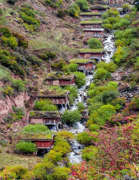 水磨坊是一幅水碧山青、逐水而立、充满生机的生活画面。它蕴涵着古朴的情调,更浸透着山水相依的幽雅情致。它不仅是山水交融中的一道独特风景,而且也是融民俗之纯、汇自然之朴的重要标志。