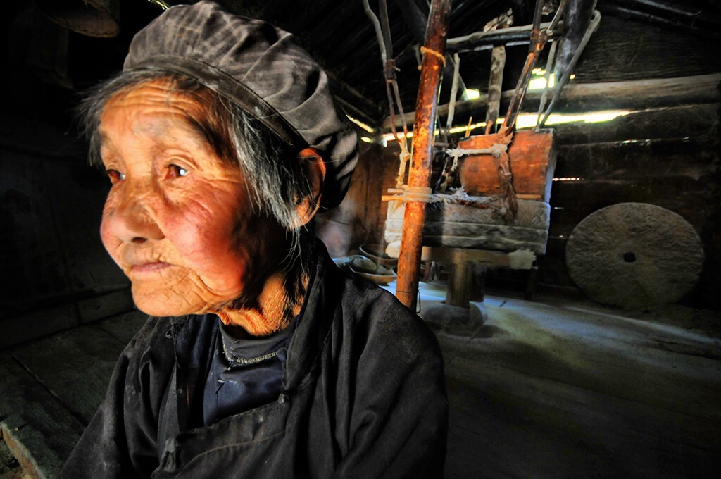 在陇南水磨、油坊、“二牛抬杠”,这些昔日常见的乡村景色,现在已渐行渐远,退出了人们的视野,以令人伤感的速度,向着人类记忆的深处走去。