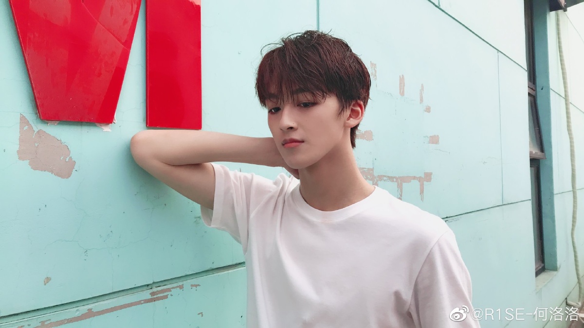 换了新发色更好看了何洛洛