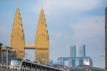 1676433
