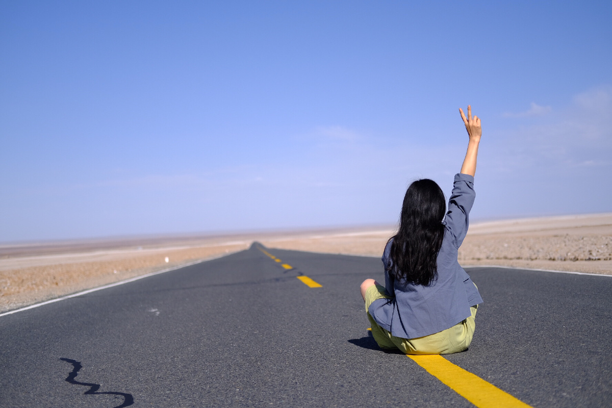 风景人生在路上欢喜触动在心底被好风景收买剩下的全是背影