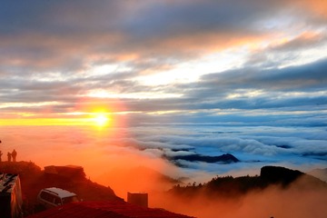 牛背山日出
