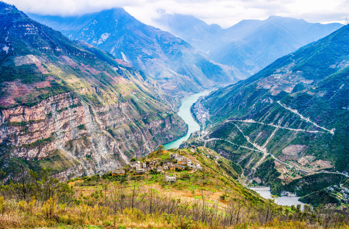 大渡河峡谷鸟瞰乌斯河二