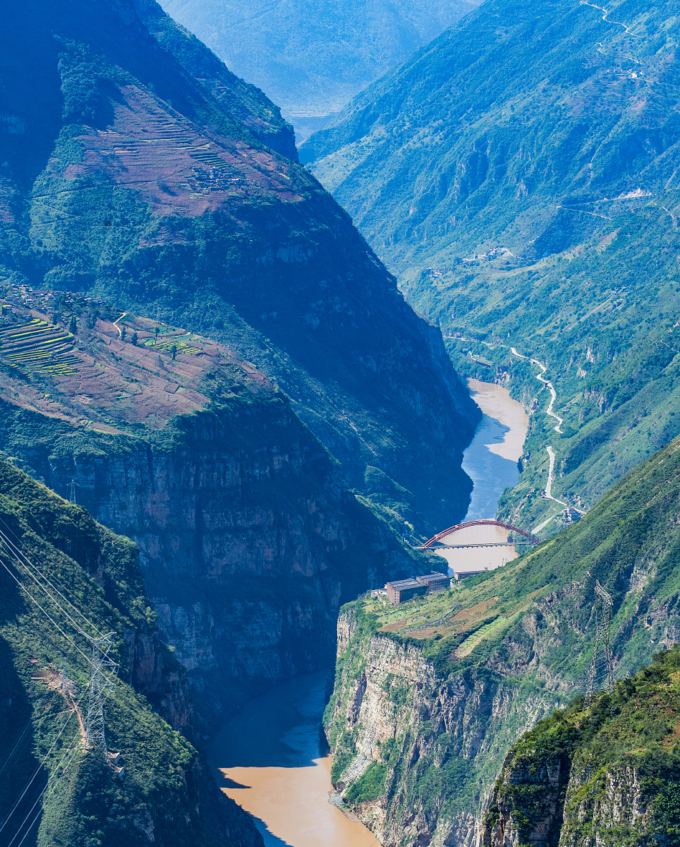 大渡河峡谷--------远眺深溪沟大桥