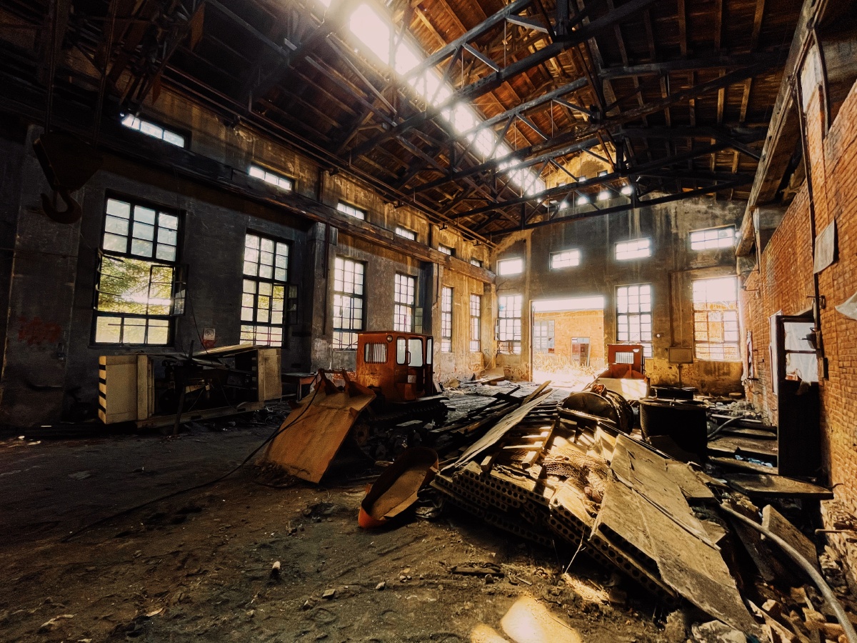 被遗弃的工厂 这是东北边境小城的一座被遗弃的工厂,在困难年代,一代