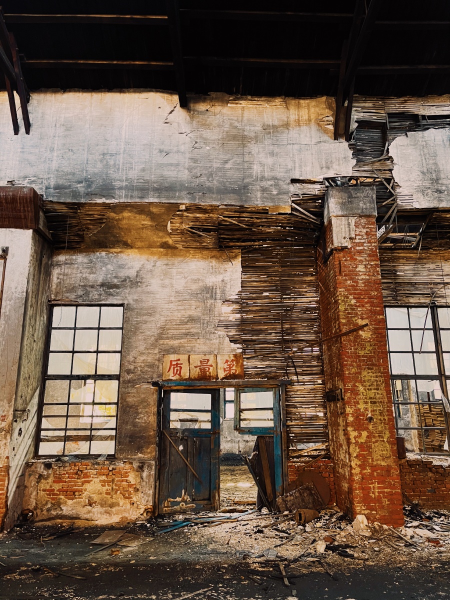 听到东北老工厂东北工厂历史东北老厂房东北工厂大院东北工厂家属楼