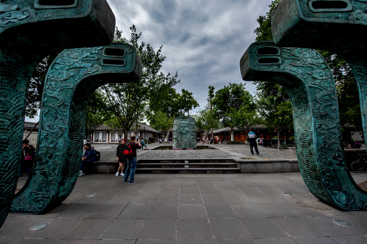 历史久远---商周时代,阆中是巴国北部重镇.