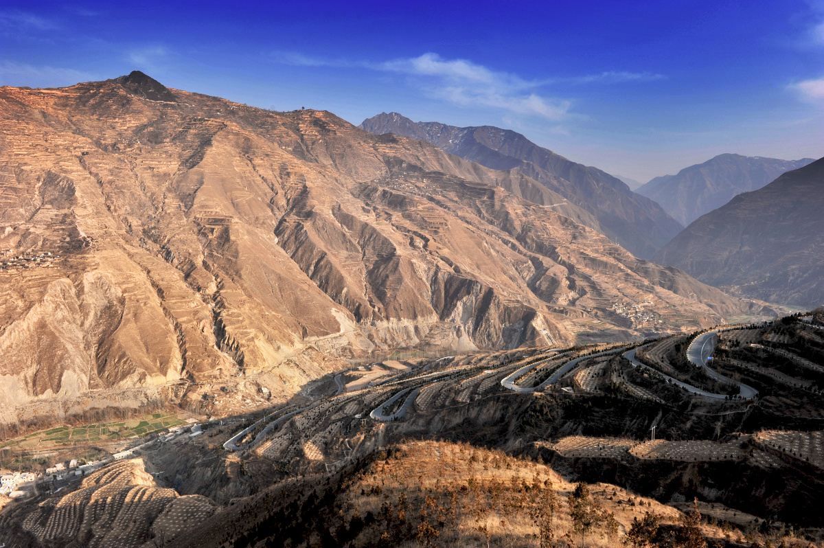 文县隶属于甘肃省陇南市,因沿用古文州之文而得县名.