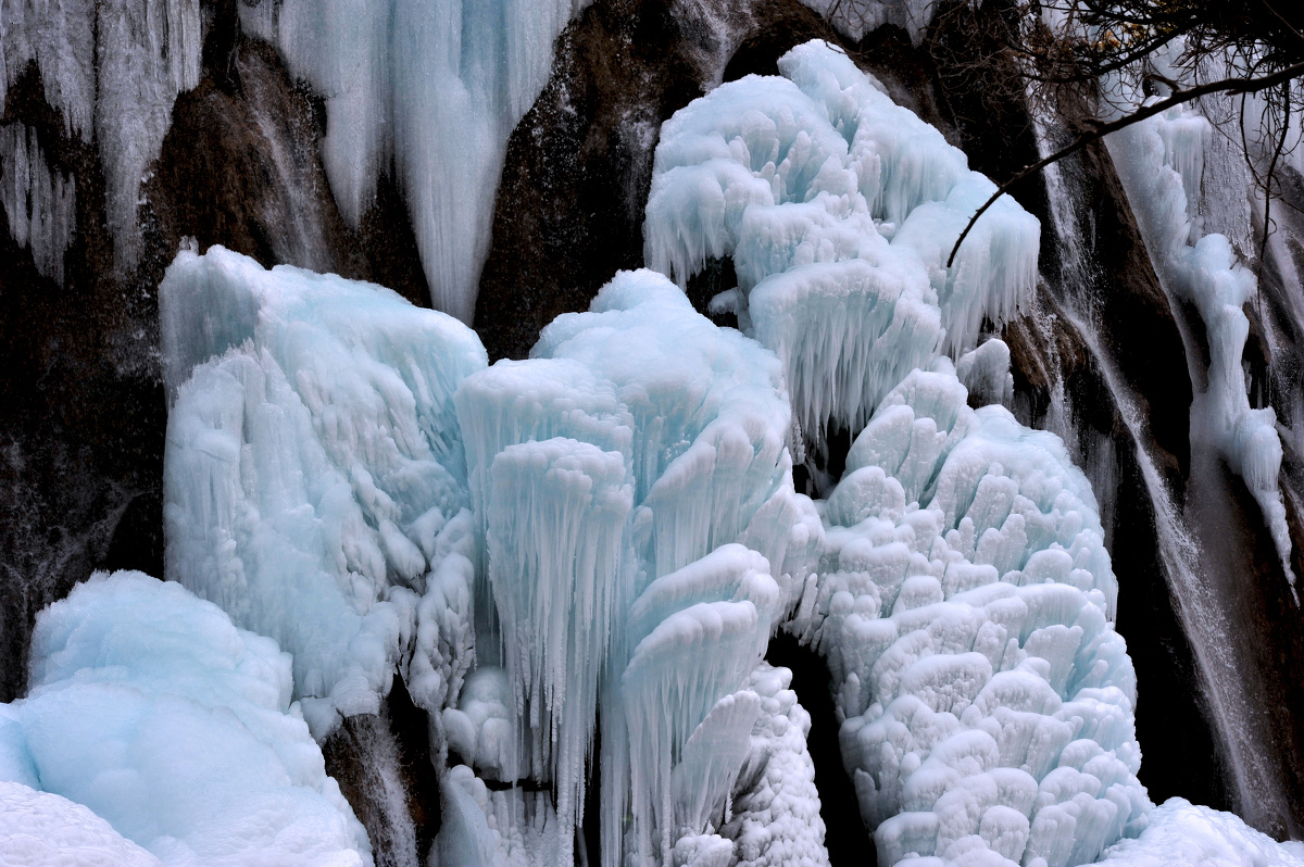 九寨沟八蓝色冰凝