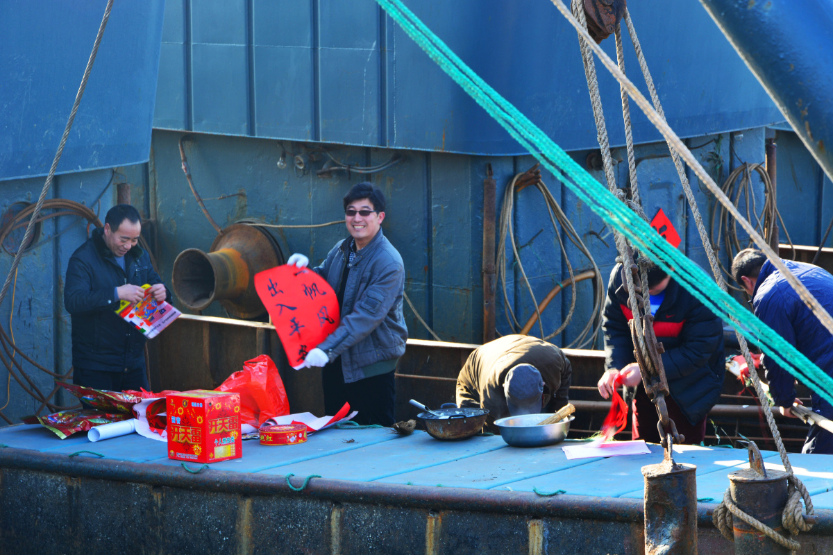 山东渔民贴春联