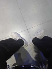 733823
