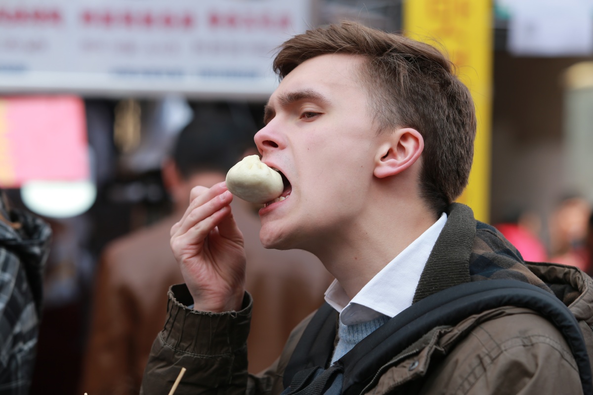 《庙会上的老外》 - 2016全球华人新春摄影大