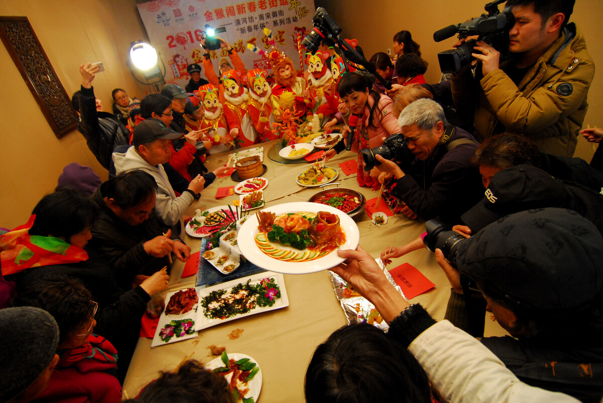 杭州河坊街猴年百家宴热闹举行 - 人文, 纪实