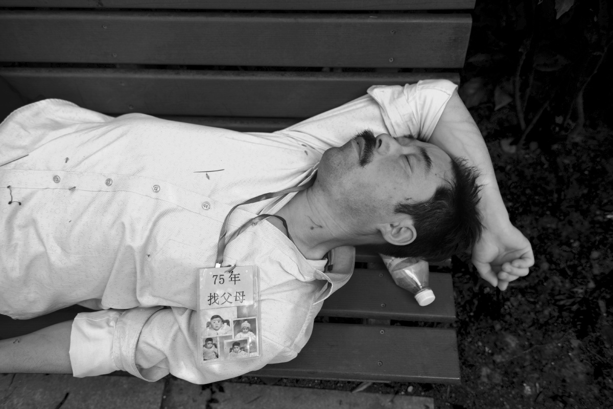 成长于山东莒县农村的江南弃儿王顺风,在嘉兴市人民公园连续寻亲数日