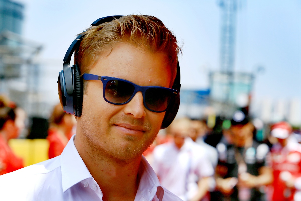 《奔驰车队》:尼科61罗斯博格,前f1世界冠军科科61罗斯伯格的儿子