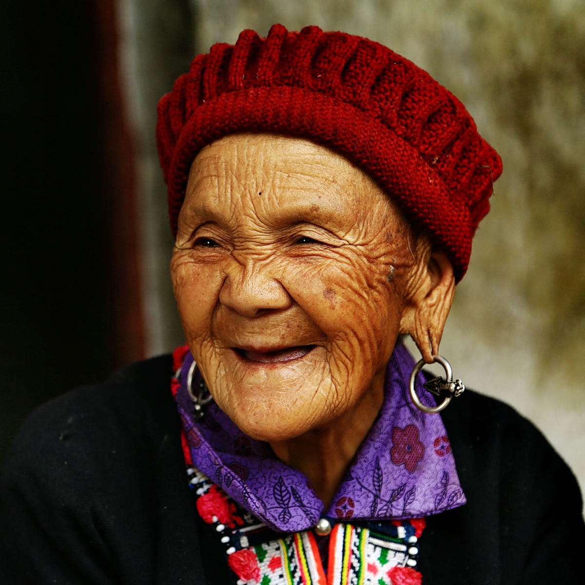 老人是红头瑶,是瑶族诸多支系中的一个分支.