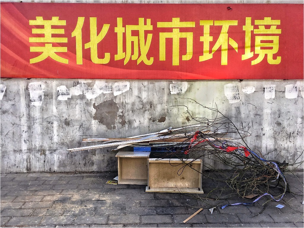 【手機隨拍】•《三部曲之•環境》<br />
有些事情<br />
不是嘴上說說而已<br />
……