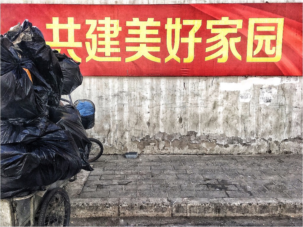 【手機隨拍】•《三部曲之•家园》<br />
我们正在被围攻<br />
……<br />
