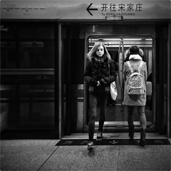 《同一時刻 》