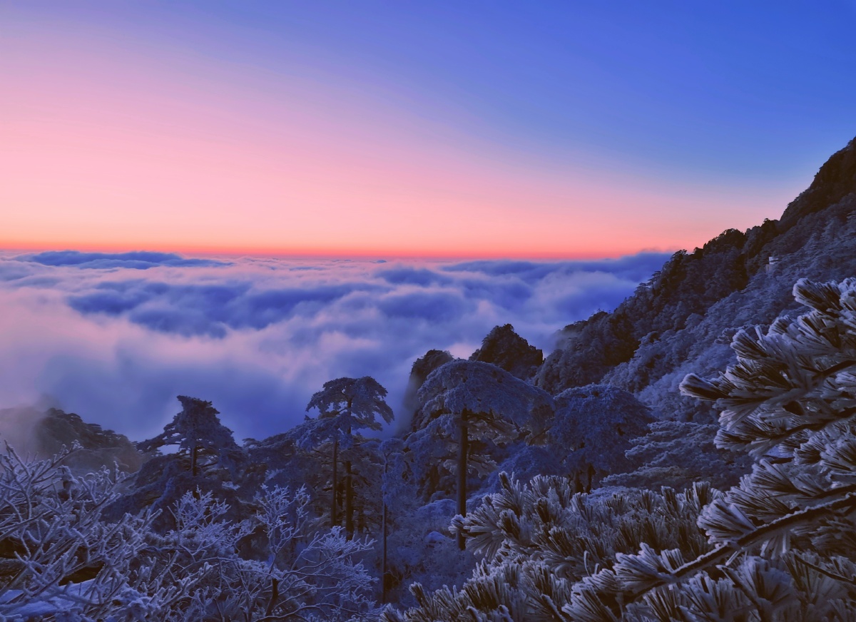 雪后朝霞拍摄于黄山始信峰景区