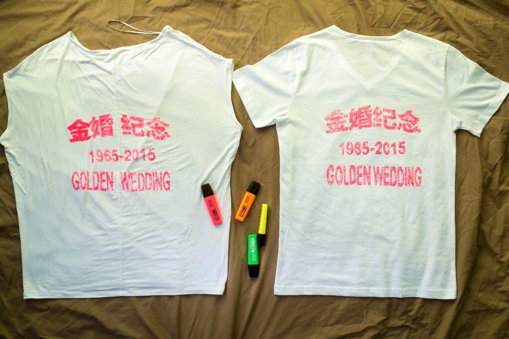 2015年12月7日,昆士兰州凯恩斯。为庆祝金父母婚典礼,顾颐专门为父母制作的礼服。