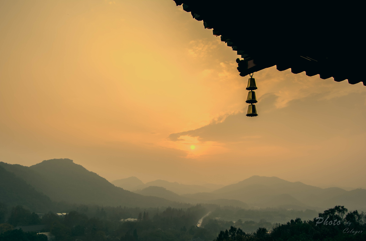 本想是将远处的公路拍出来,做一个古今对比的,可惜远处的公路并不明显