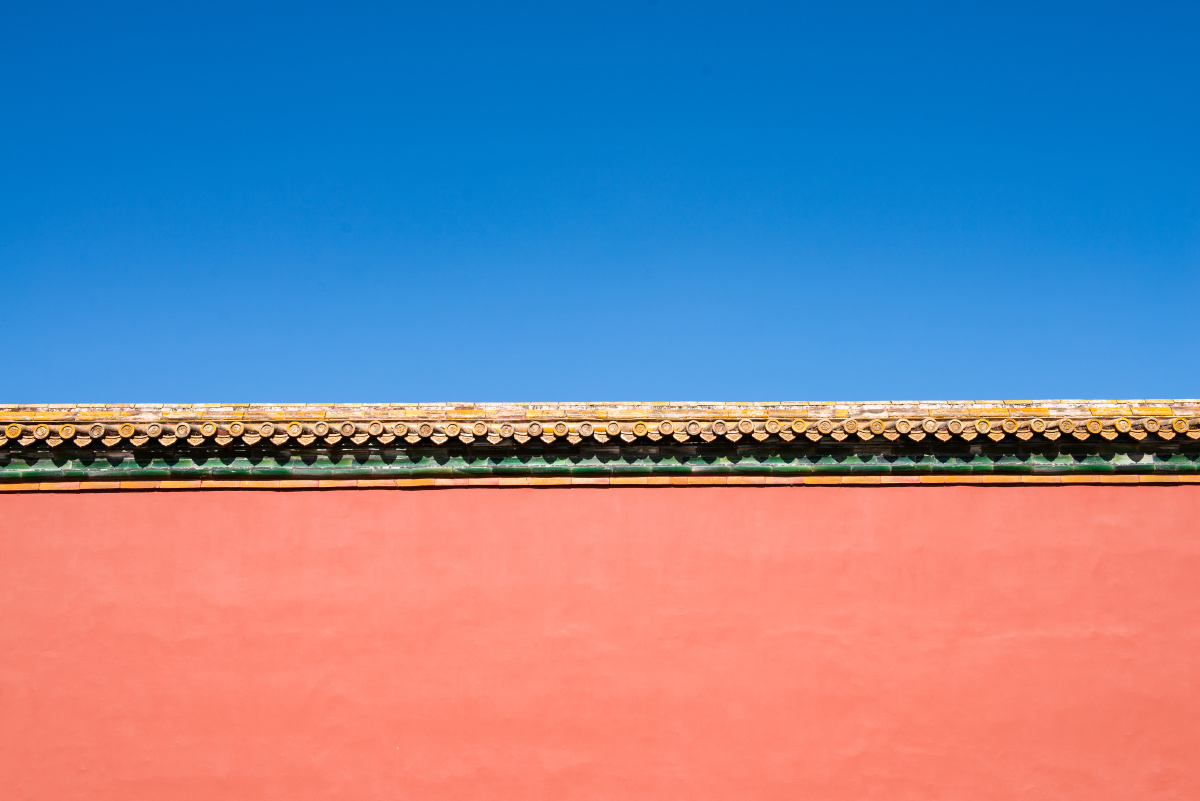 蓝天红墙琉璃瓦