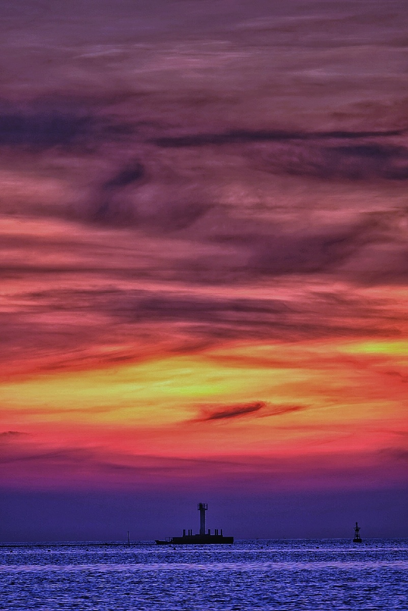 五彩缤纷的早霞