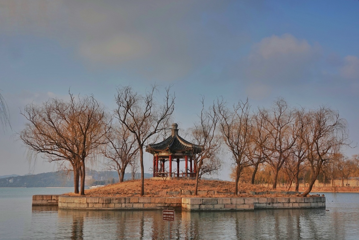 湖中亭