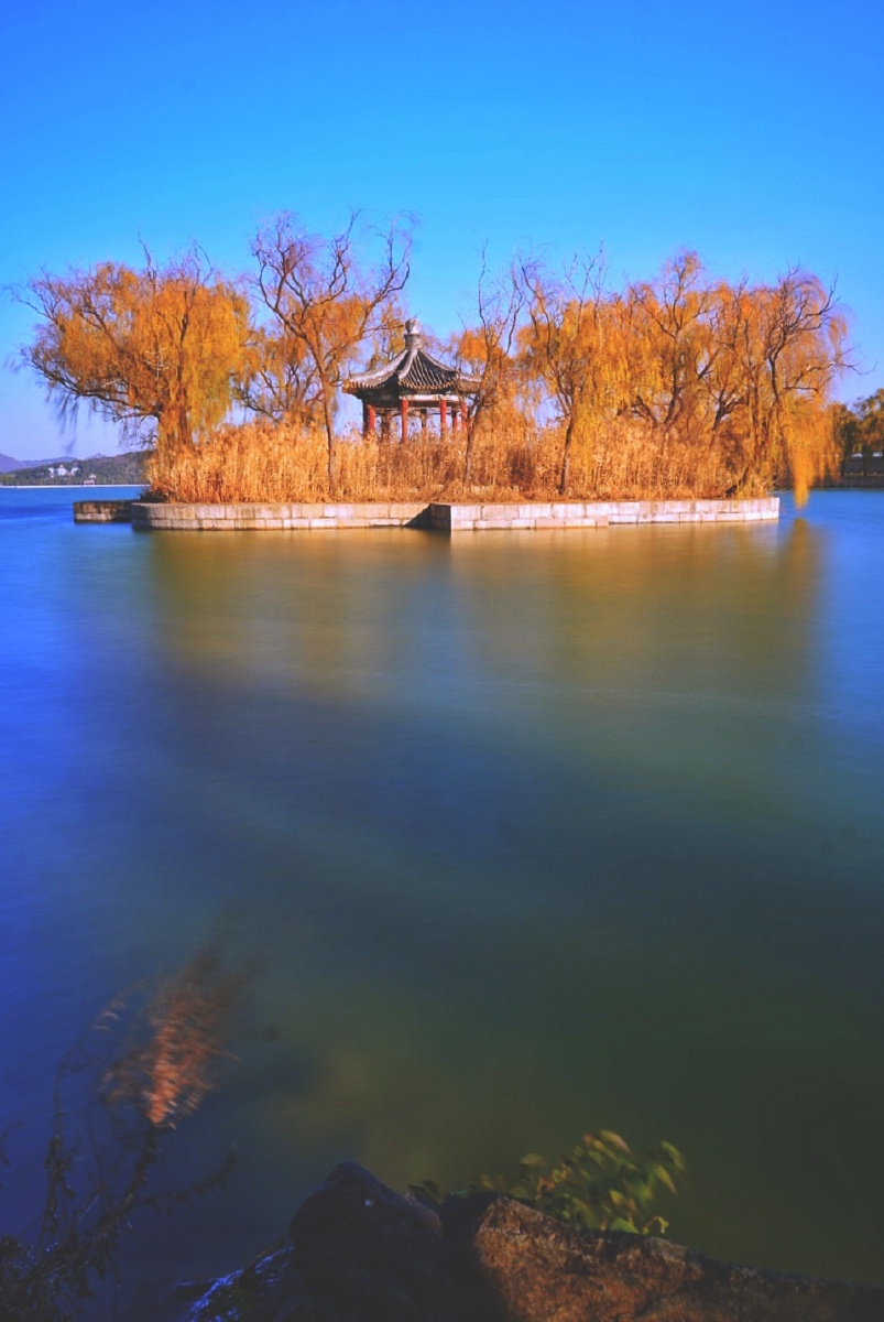 曙光初照昆明湖