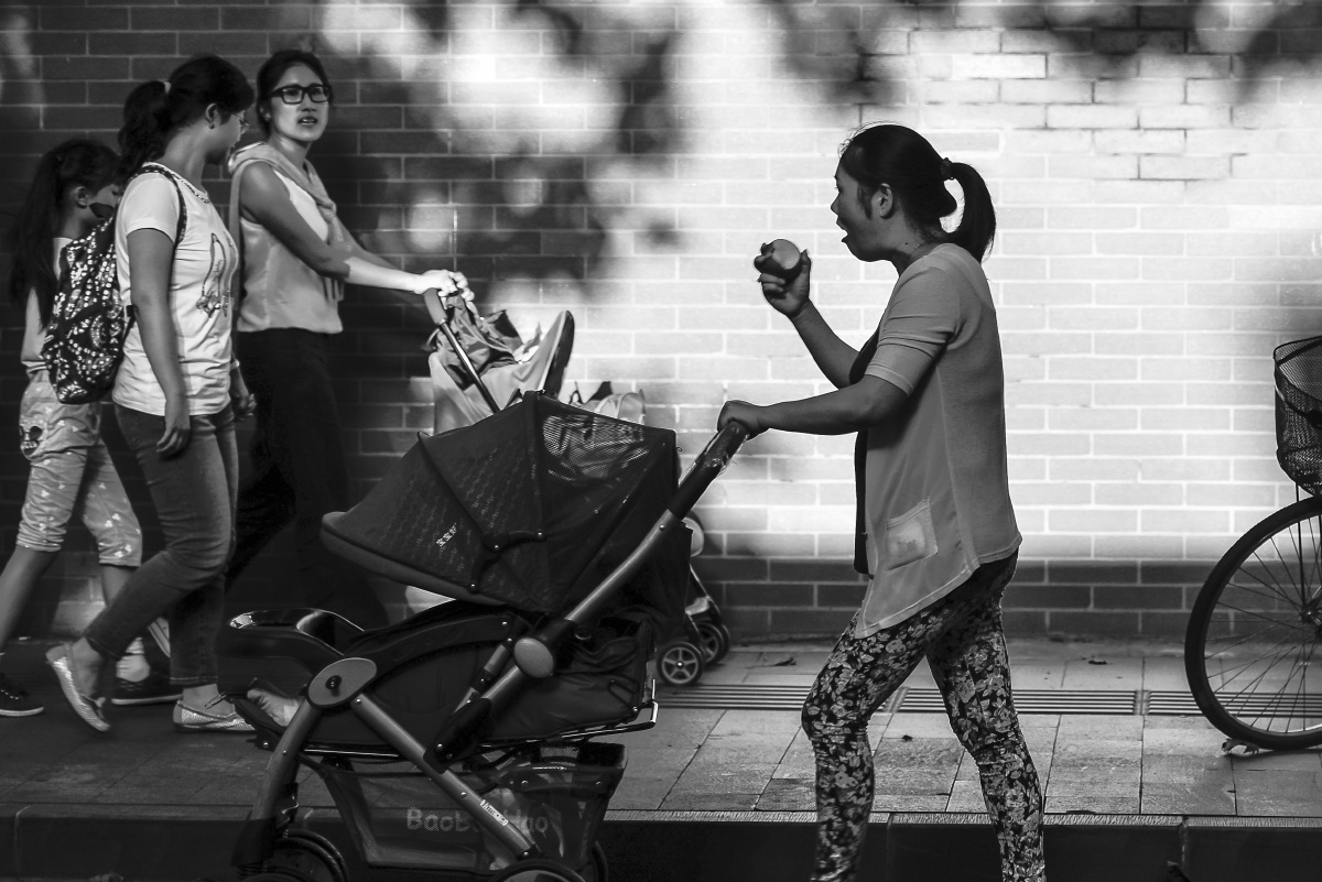 照片描述 br /> 大凡街上路人,皆可称为过客.