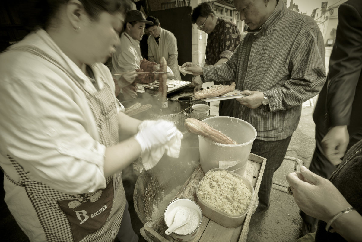 曾经令上海人骄傲的"四大金刚"—— 大饼,油条,糍饭和豆浆,渐渐地被天