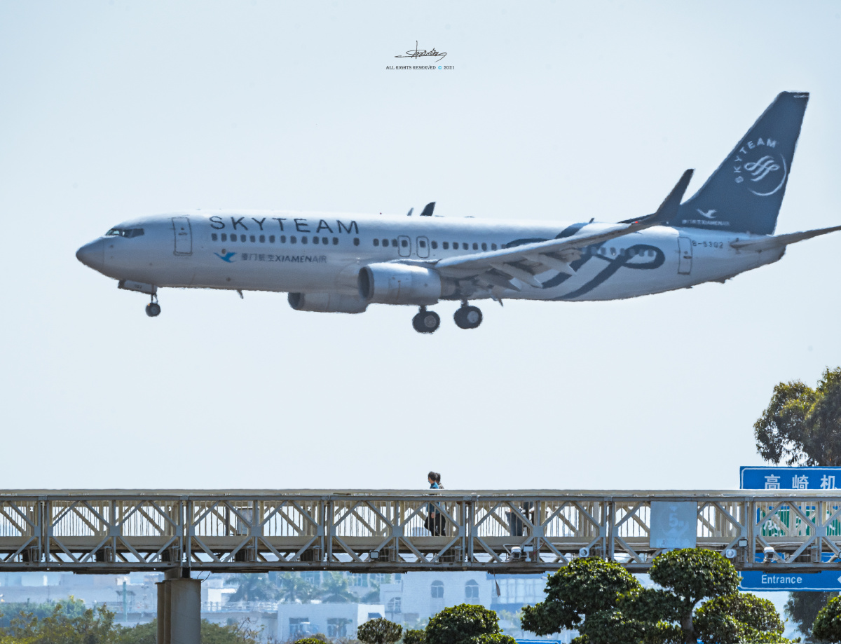 从你的世界路过飞机降落厦门高崎机场仿佛就从头顶上空掠过