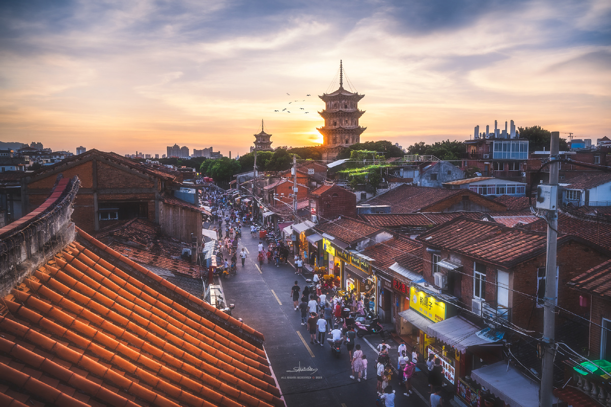 会_2021年7月9日844关注日暮下的西街旅行爬楼联盟圈子光影者的风光
