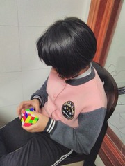 465702