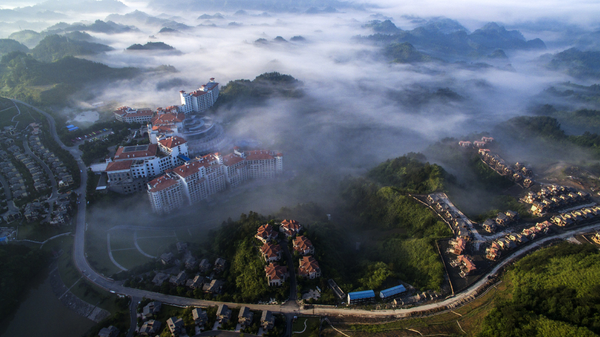 2016-5-11摄于湖南张家界市永定区碧桂园项目区 br /> 滤镜:b w