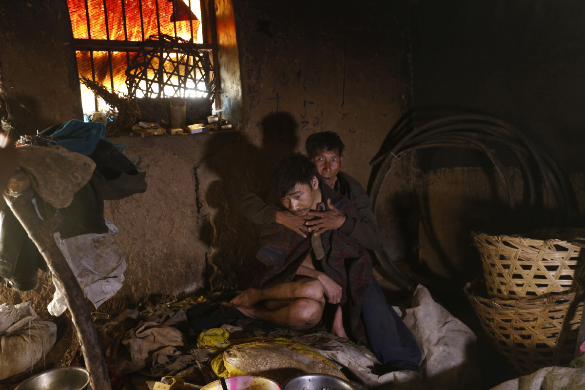 2015年11月11日,四川省凉山布拖县龙潭镇岩日村,一间不足10平方米,土