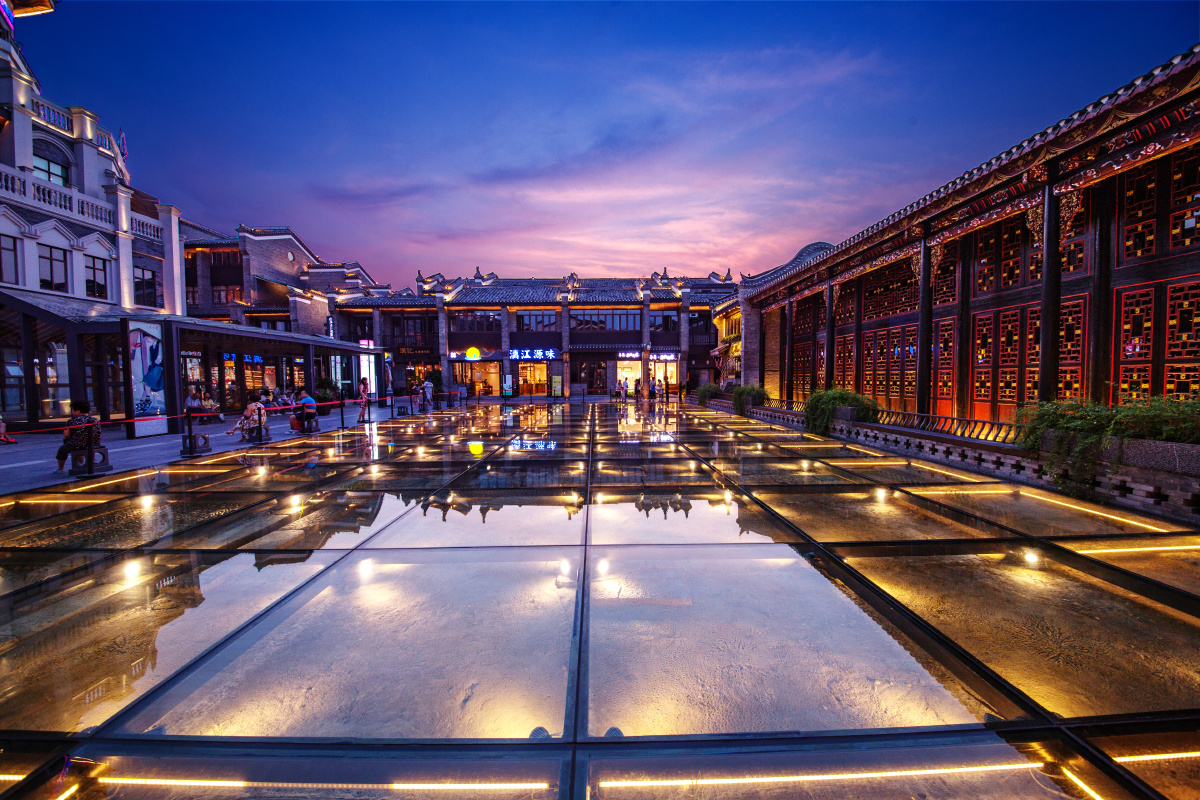 华灯初上的桂林东西巷