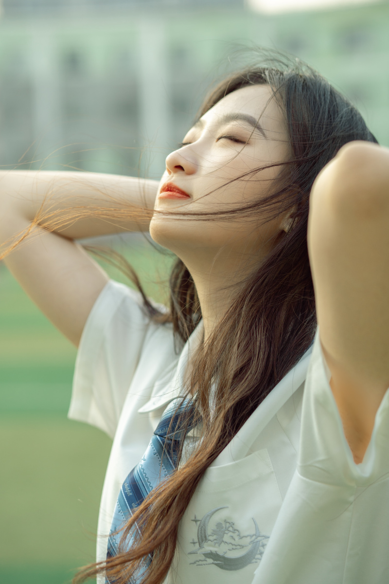 春天的校园和可爱的女孩子更搭哦▽