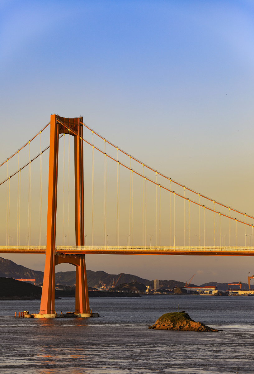 夕阳西下 秀山大桥